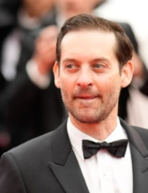 Тоби Магуайра заподозрили в романе с 20-летней моделью — предполагаемую пару заметили на «Супербоуле»