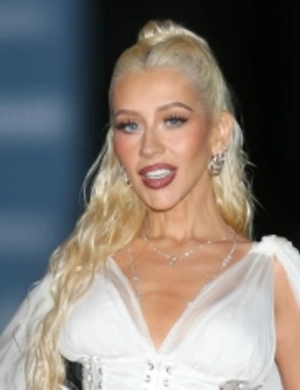 Кристина Агилера выпустила праздничную песню в преддверии рождественского концерта в Париже Кристина Агилера выпустила праздничную песню в преддверии рождественского концерта в Париже