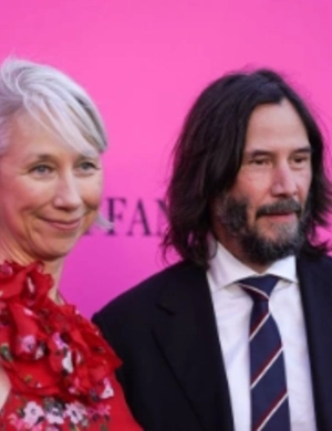 Киану Ривз арендовал целый каток в Нью-Йорке для романтического вечера с возлюбленной