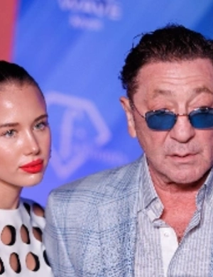 Аврора Киба представила свадебный наряд на подиуме Недели моды в Москве Аврора Киба представила свадебный наряд на подиуме Недели моды в Москве