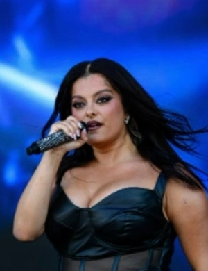 Биби Рекса обратилась к поклонникам с «миссией»: помочь найти ей «папочку будущего малыша»