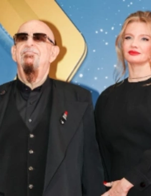 Шуфутинский резко отреагировал на вопросы о регистрации отношений Шуфутинский резко отреагировал на вопросы о регистрации отношений