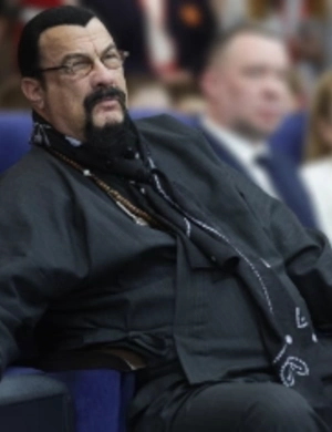 Стивен Сигал продает особняк в России за 700 млн рублей