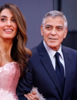 Джордж Клуни объяснил, почему больше не целуется с женщинами на съемках фильмов Джордж Клуни объяснил, почему больше не целуется с женщинами на съемках фильмов