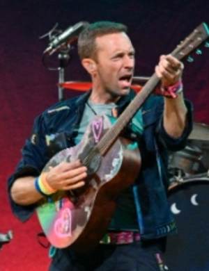 Солист Coldplay Крис Мартин сделал подарок молодоженам и лично выступил на их свадьбе Солист Coldplay Крис Мартин сделал подарок молодоженам и лично выступил на их свадьбе