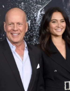 Жена Брюса Уиллиса рассказала, как деменция актера изменила их празднование Рождества