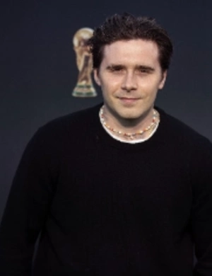 Бруклин Бекхэм стирает память о родителях: удаляет татуировки в честь Дэвида и Виктории