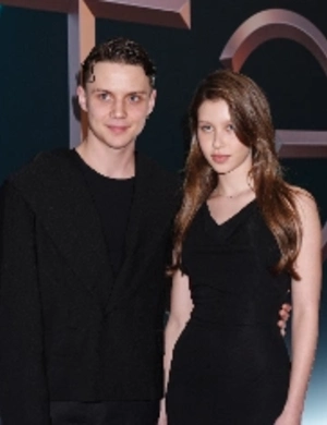 Анну Пересильд заподозрили в расставании с Ваней Дмитриенко из-за смены образа Анну Пересильд заподозрили в расставании с Ваней Дмитриенко из-за смены образа