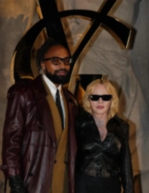 Мадонна обручилась с 29-летним возлюбленным