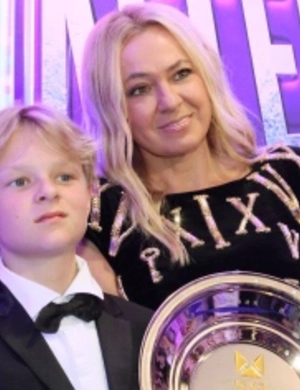 Яна Рудковская заступилась за сына после критики его фигурного катания Яна Рудковская заступилась за сына после критики его фигурного катания