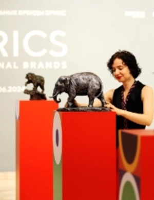 Редкая коллекция киноафиш и скульптур: выставка «Национальные бренды БРИКС» произвела фурор в Питере