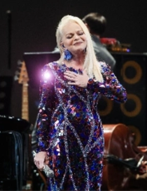 Лариса Долина снизила исковые требования о возмещении имущественного вреда