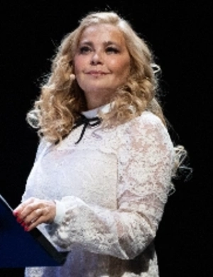 Ирина Пегова появилась на премии в Москве без обручального кольца Ирина Пегова появилась на премии в Москве без обручального кольца