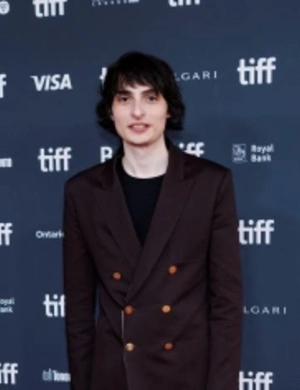 Звезда сериала «Очень странные дела» снимет фильм о легендарной панк-группе