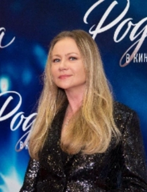 Мария Миронова обвинила бывшего мужа в домашнем насилии и слежке