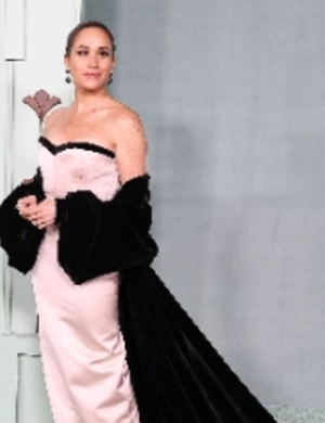 Меган Маркл впервые за долгое время вышла в свет