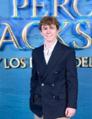 Звезда «Перси Джексона» Уокер Скобелл отказался от выпускного из-за фанатской агрессии