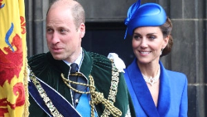 Королева в слезах, а принц Уильям ведет себя странно на фоне слухов о здоровье Миддлтон и Карла III