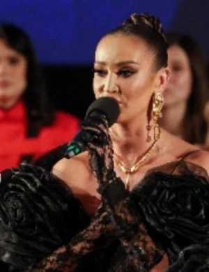 Ольга Бузова опубликовала кадры семейной встречи с бабушкой в Санкт-Петербурге