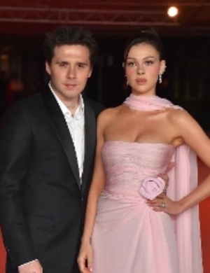 Никола Пельтц назвала своих родителей настоящей семьей для Бруклина