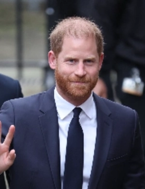 Принц Гарри отреагировал на слова Камиллы о «промывке мозгов» со стороны Маркл Принц Гарри отреагировал на слова Камиллы о «промывке мозгов» со стороны Маркл