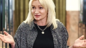 Анна Якунина из-за операции провинилась перед Еленой Ксенофонтовой: «Прости, сестренка»