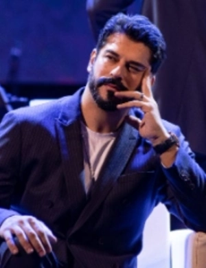 Бурак Озчивит отклонил предложение Никаса Сафронова о совместной выставке