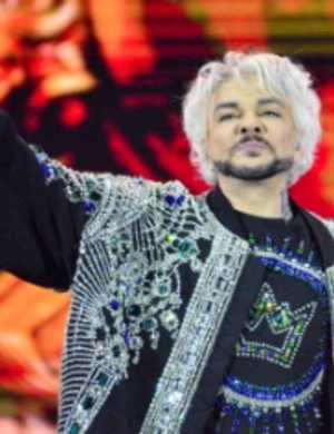 Киркоров не сдержал слез на первом сольном концерте из-за фото отца Киркоров не сдержал слез на первом сольном концерте из-за фото отца