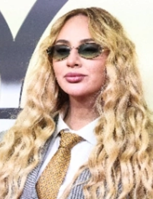 Певица ANNA ASTI заболела: «Лежит и не может подняться»