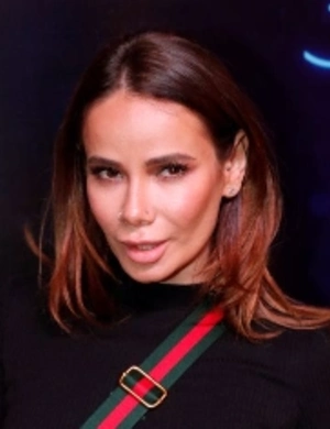 Ювелир оценил стоимость помолвочного  кольца Айзы