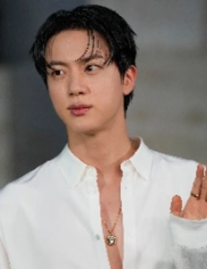 Джин из BTS рассказал об отношении к участникам группы TXT