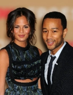 Джон Ледженд отметил день рождения семейным походом на выставку слаймов