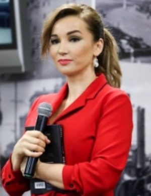 Анфиса Чехова и ее жених готовятся к тайфуну в Китае