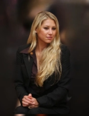 Беременная Анна Курникова прогулялась по Майами вместе с маленьким сыном
