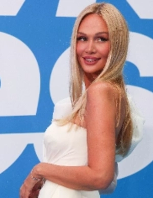 Виктория Лопырева поздравила сына с днем рождения и показала редкое фото с мамой