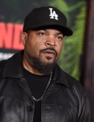 Айс Кьюб вернулся в джунгли: рэпер снялся в новом ремейке «Анаконды» Айс Кьюб вернулся в джунгли: рэпер снялся в новом ремейке «Анаконды»