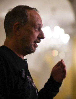 Режиссер Феликс Михайлов рассказал об участии ИИ в подготовке Премии МУЗ-ТВ 2026. Движение