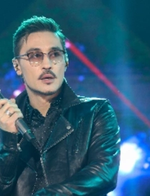 Дима Билан спел вместе со зрителями на предновогоднем шоу «Танцы! Ёлка! МУЗ-ТВ!»: ВИДЕО