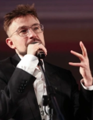 Александр Петров показал романтический отдых с женой и сыном на яхте