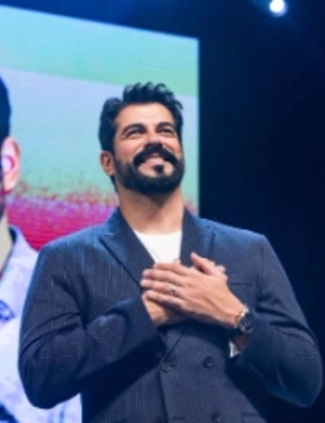 Бурак Озчивит рассказал, что обожает российский шоколад и мечтает выучить русский язык Бурак Озчивит рассказал, что обожает российский шоколад и мечтает выучить русский язык