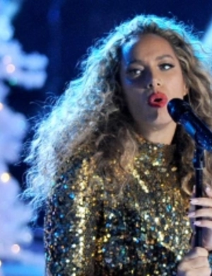 Песня 2013 года обошла рождественские хиты Мэрайи Кэри, Slade и Wham! в чартах Британии