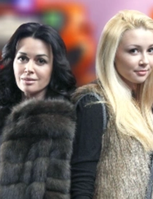 Дочь Анастасии Заворотнюк почтила память актрисы в День матери