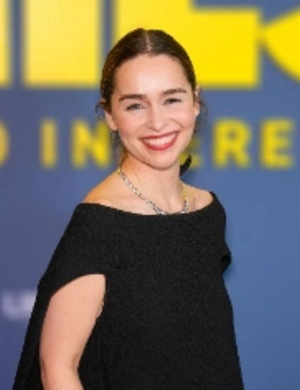 Эмилия Кларк получила перелом на съемках нового сериала, где она играет агента в России