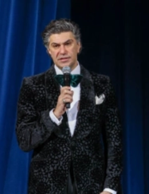 Цискаридзе пристыдил телеведущую за позу на фото в ложе Большого театра Цискаридзе пристыдил телеведущую за позу на фото в ложе Большого театра