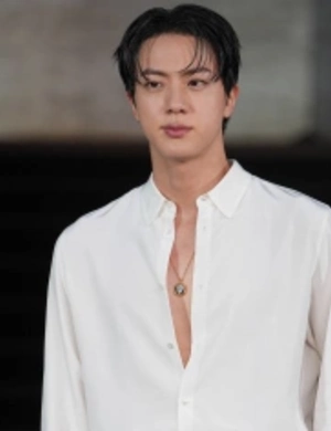 Сольный хит Джина из BTS в шаге от миллиарда: трек собрал более 800 млн прослушиваний