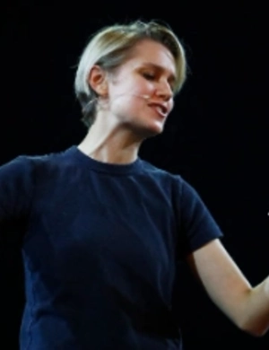 Актриса Мельникова объяснила, кто присматривает за ее годовалой дочерью в гримерке Актриса Мельникова объяснила, кто присматривает за ее годовалой дочерью в гримерке