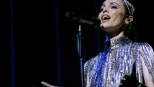 Сати Казанова впервые за долгое время вышла в свет: певицу поздравляют с беременностью