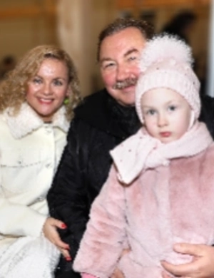 Дочь Игоря Николаева пошла по стопам отца и написала песню