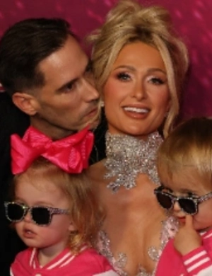 Девичник у «блондинки в шоколаде»: звезды на премьере документального фильма о Пэрис Хилтон