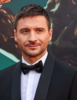 Сергей Лазарев повторил фотографии с подросшим сыном спустя 7 лет